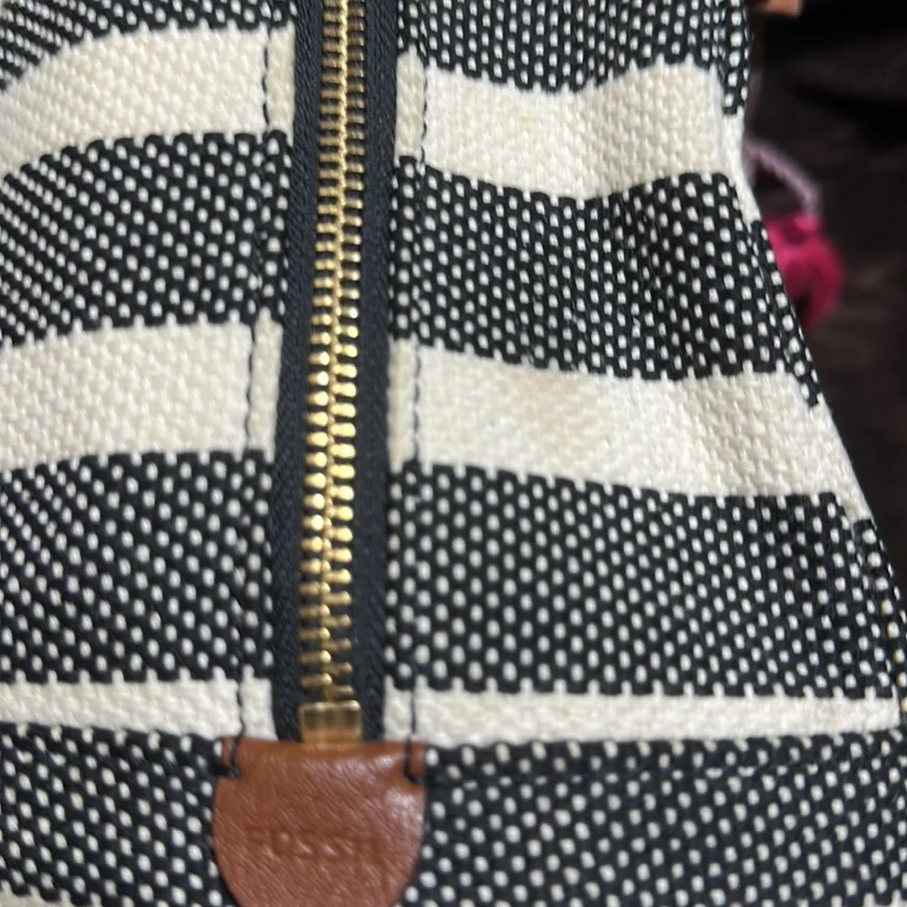 Fossil black stripe satchel/ crossbody. 10” L x 5” W x 8” H - Picture 10 of 10